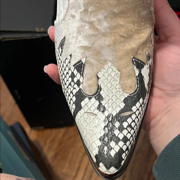 Stylish Tan and Black Women's Boots - Picture 2 of 4